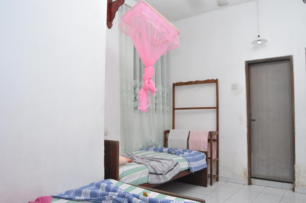 Marshal Beach Guesthouse Negombo Habitación foto